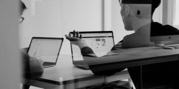 How to Choose the Right Metrics for Influencer Marketing?